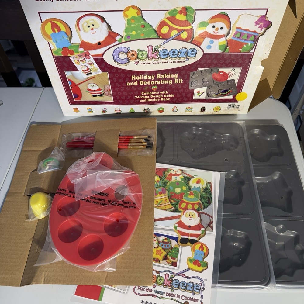 2004 MELANCO INC "COOKEEZE" HOLIDAY BAKING AND DECORATING KIT FUN~EASY~DELICIOUS